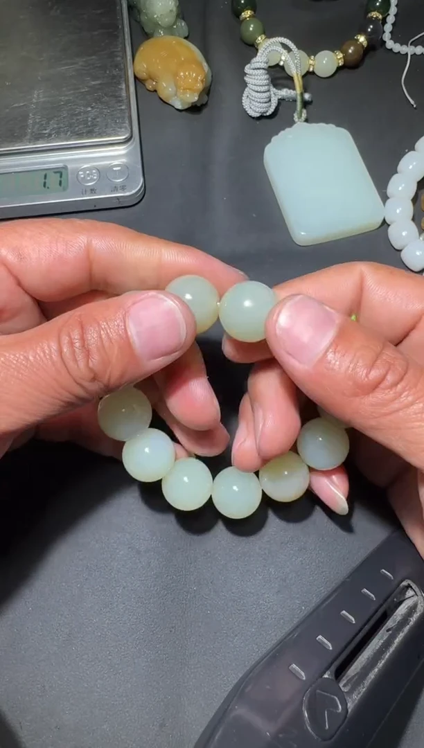 未镶嵌和田玉（糖玉）挂件和田玉