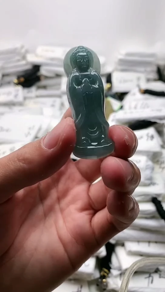 翡翠未镶嵌颈饰观音