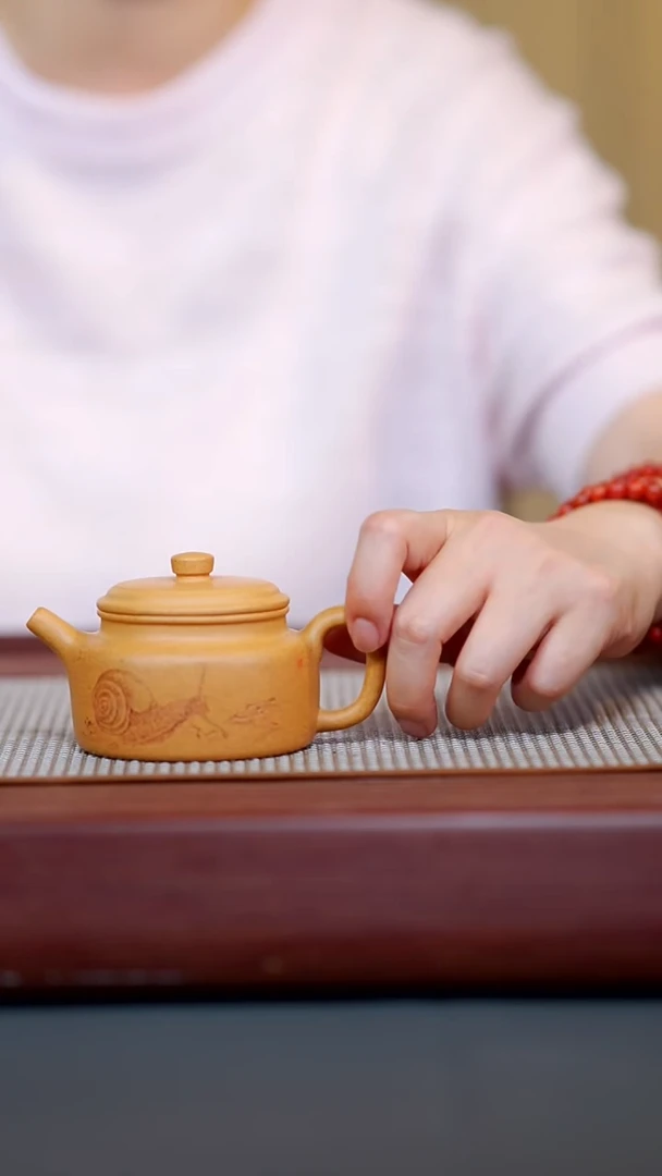 茶壶紫砂15-半手黄金段不急德钟140cc