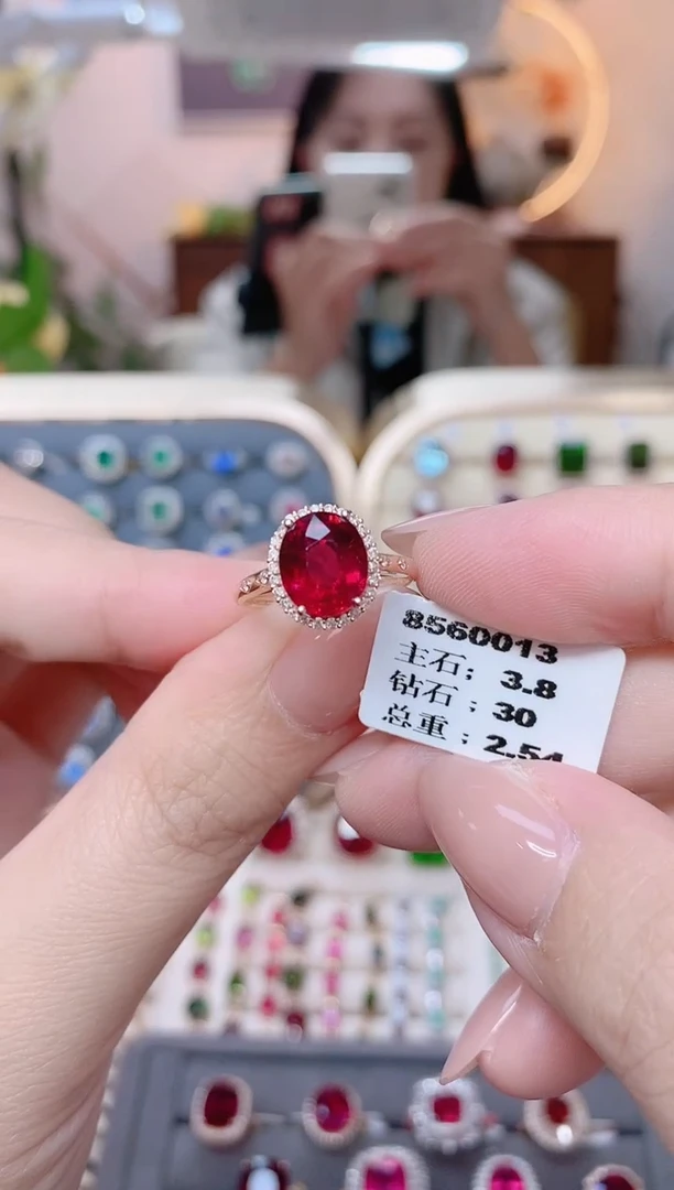 18K金镶嵌碧玺戒指碧玺3.8CT