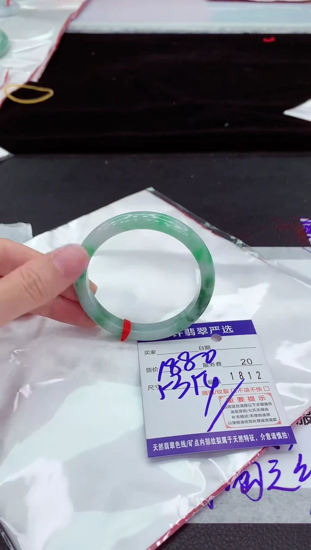 翡翠手镯未镶嵌1111111111111111