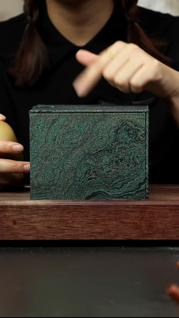 紫砂茶壶黄金段130CC盒子