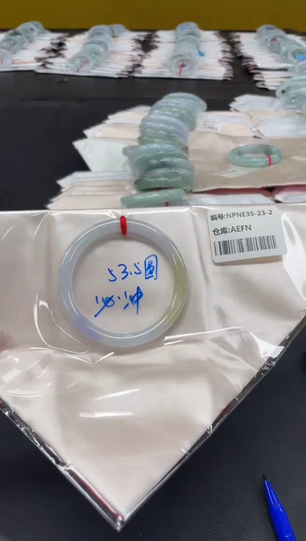 未镶嵌手镯翡翠翡翠手镯