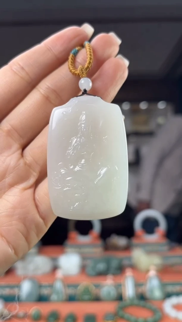 颈饰未镶嵌和田玉佩佩兔