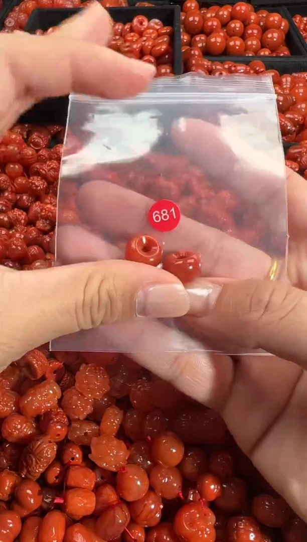 颈饰未镶嵌南红玛瑙1