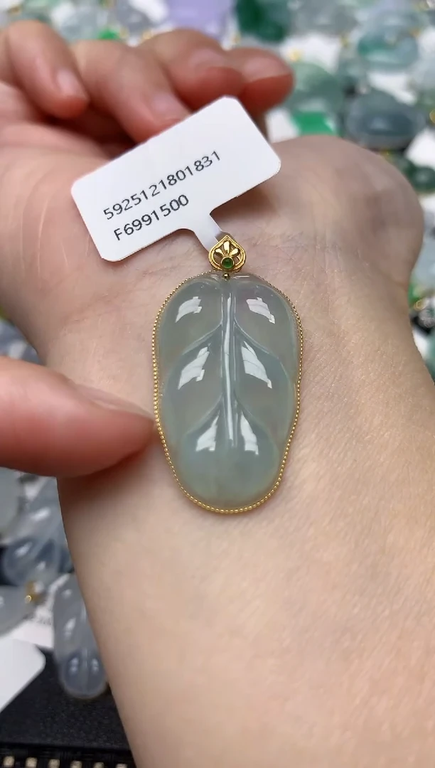 颈饰18K金镶嵌翡翠天然缅甸A货翡翠