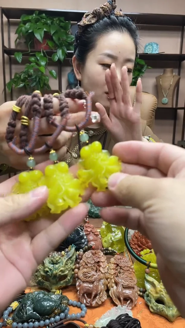 未镶嵌岫玉吊坠多样性发货发其中之一微瑕