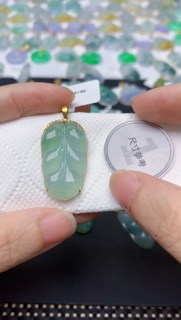 翡翠18K金镶嵌颈饰天然缅甸A货翡翠