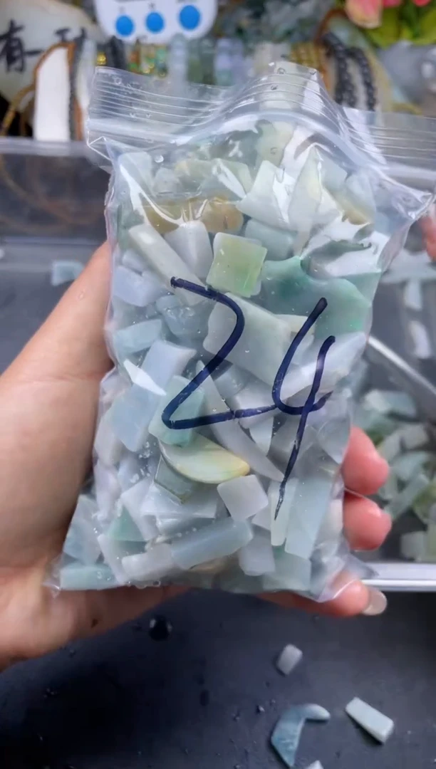 【闪购商品】翡翠颈饰未镶嵌天然翡翠边角小号500克24
