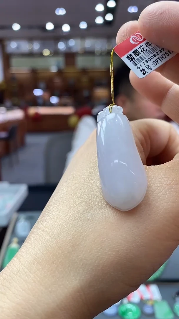 颈饰未镶嵌翡翠福瓜  63号