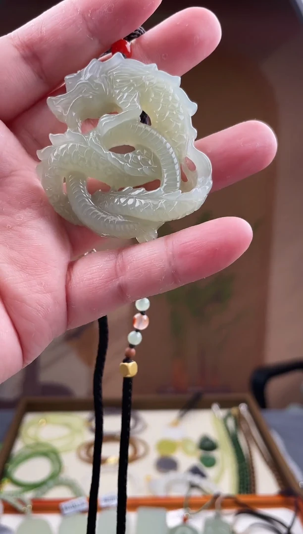 和田玉未镶嵌吊坠(不含链)盘龙