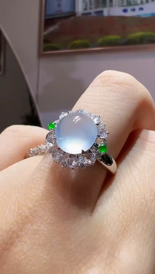 18K金镶嵌戒指翡翠蛋面