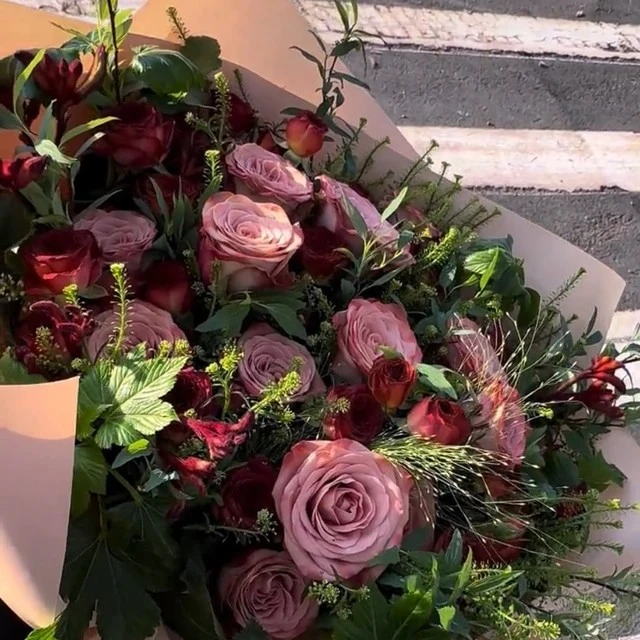 街头复古风卡布奇诺混搭巧克力泡泡玫瑰花束全国同城配送女友闺蜜