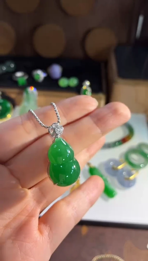 吊坠(不含链)18K金镶嵌翡翠吊坠