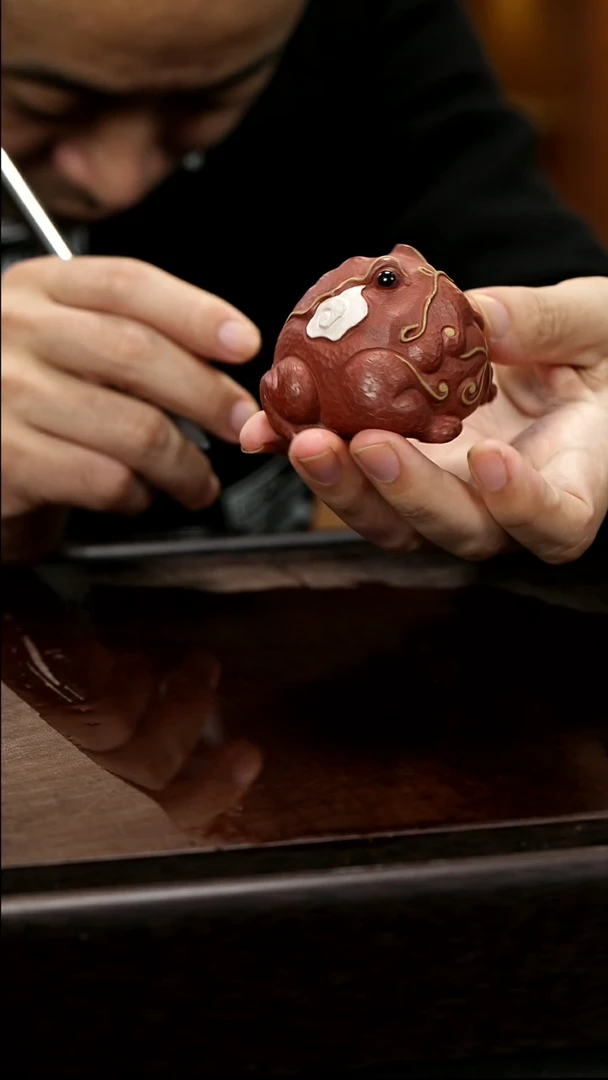 紫砂茶宠紫砂富贵蛙描金