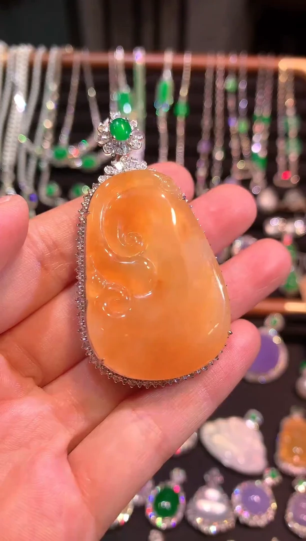 吊坠(赠链)18K金镶嵌翡翠高冰黄翡大如意吊坠