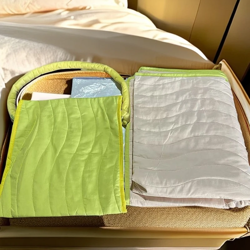 蕉家 马卡龙色系可爱家用款包包+被小型款抱枕被