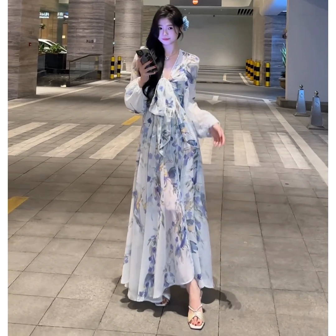 法式V领蓝色碎花雪纺连衣裙女夏季海边度假风绝美气质沙滩长裙子