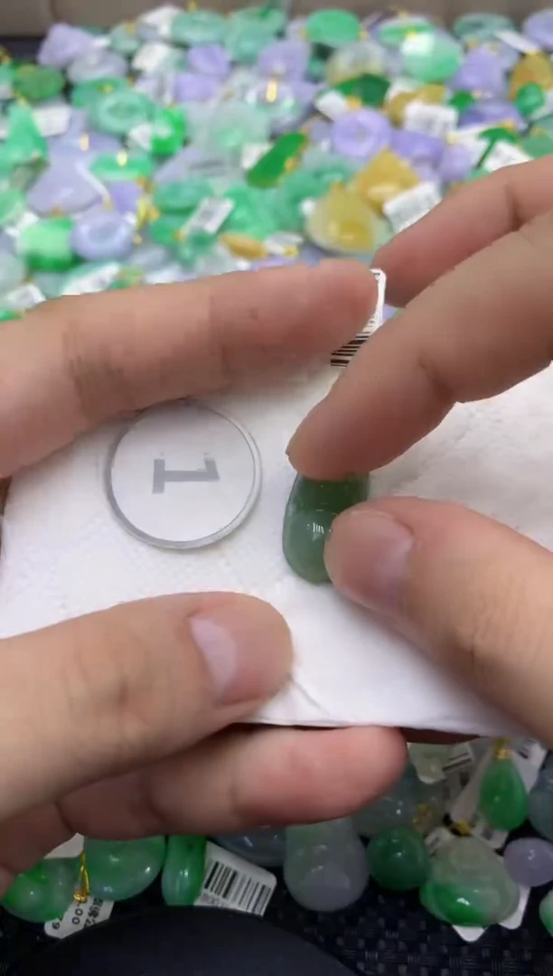 颈饰未镶嵌翡翠天然缅甸翡翠A货