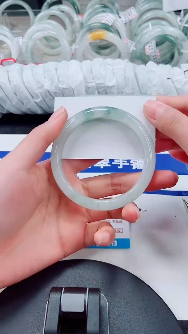 未镶嵌手镯石英质玉241-61/62