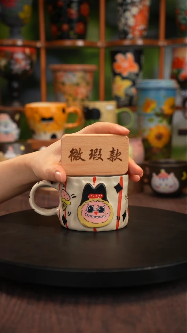 景德镇釉下彩手绘拉布布微瑕