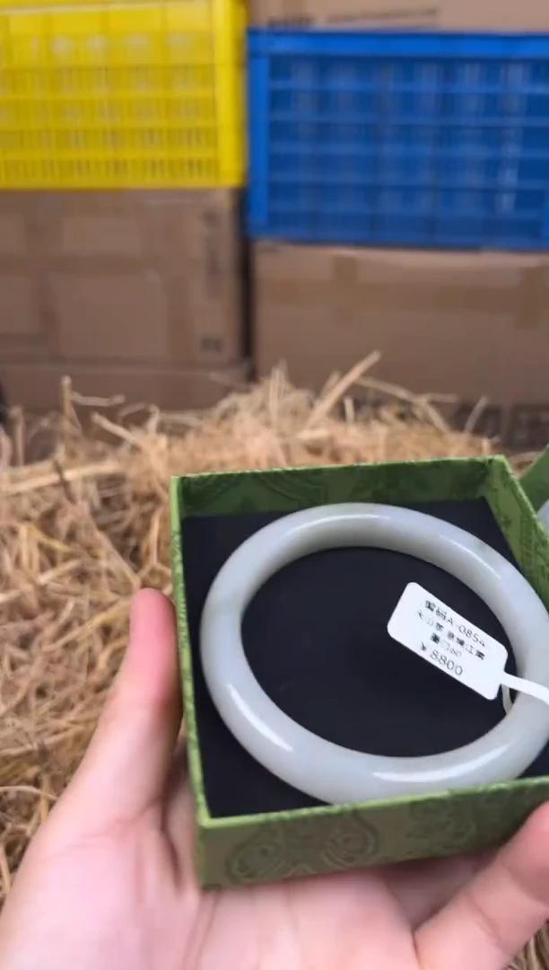 未镶嵌手镯石英质玉编码A0854