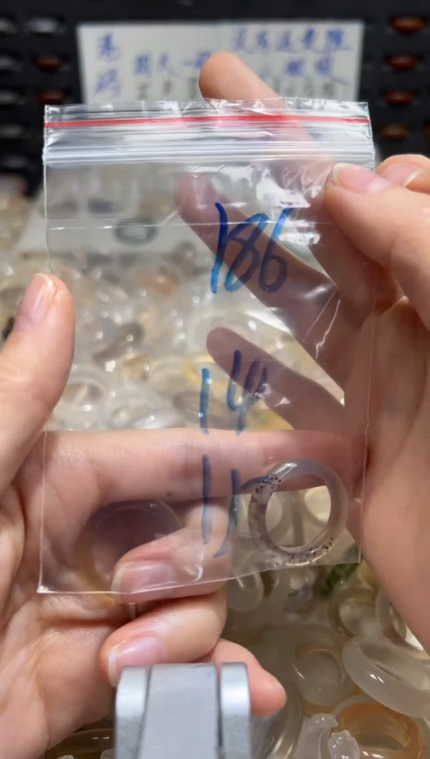 未镶嵌戒指玛瑙/玉髓我****刚186