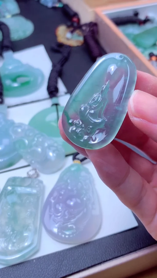 颈饰未镶嵌翡翠天然A货翡翠 天然A货翡翠天然翡翠多样性发货 发一