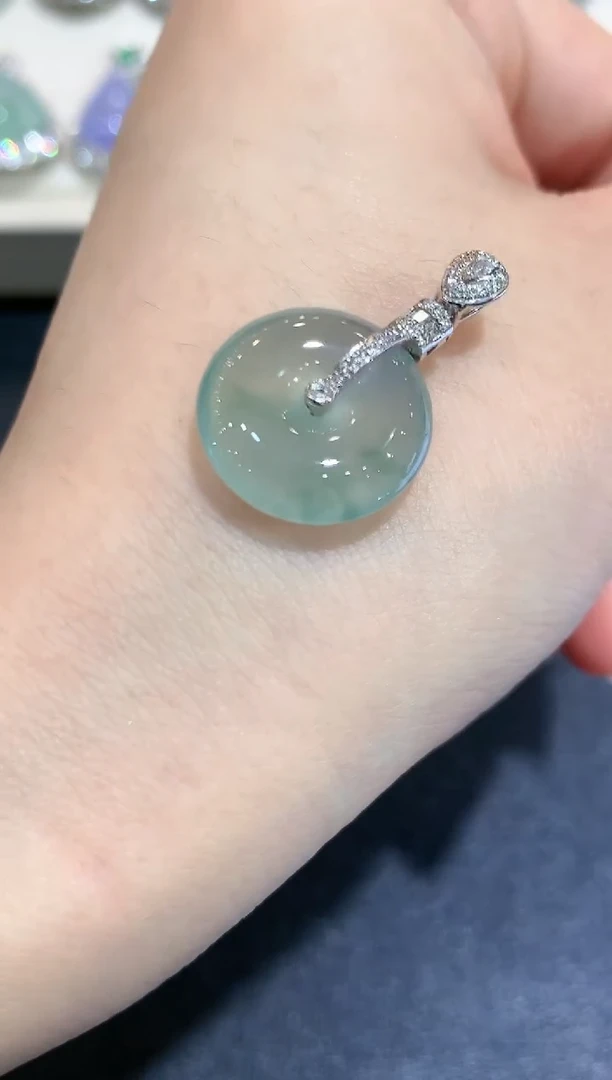 【闪购商品】翡翠颈饰18K金镶嵌B52