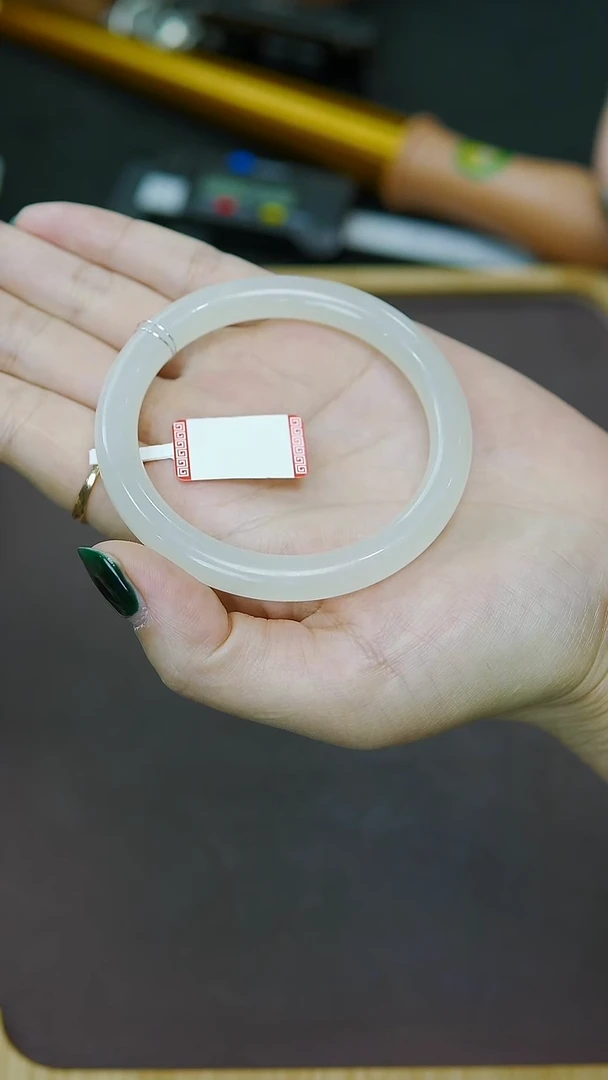 未镶嵌手镯和田玉55圈口 冰晴水手镯