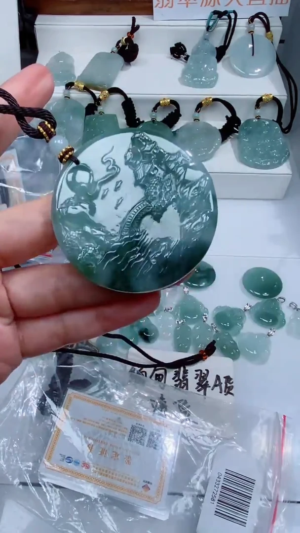 颈饰未镶嵌翡翠吊坠