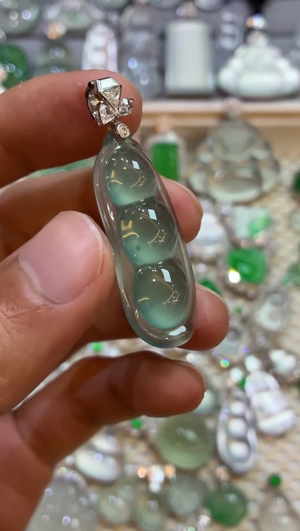 吊坠(不含链)18K金镶嵌翡翠豆子