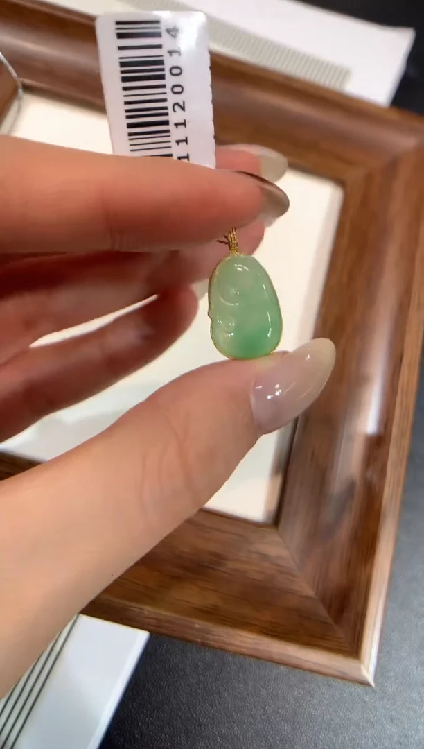 颈饰18K金镶嵌翡翠如意