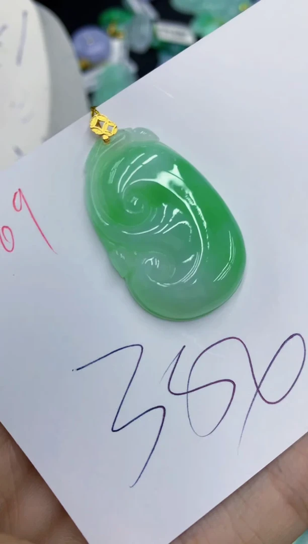 翡翠18K金镶嵌颈饰11111111111