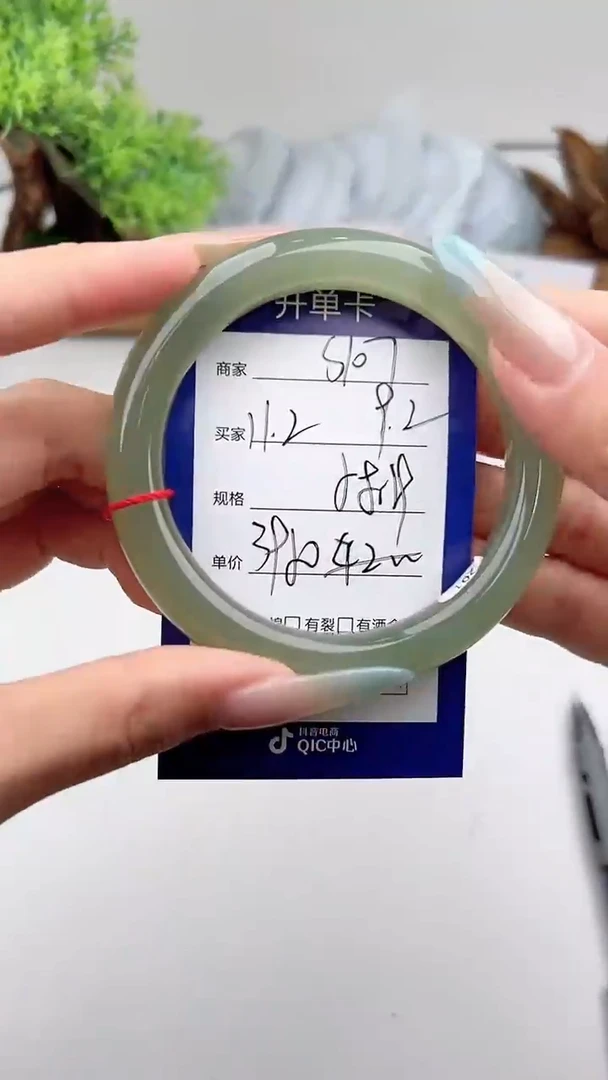 和田玉手镯未镶嵌微色差S107