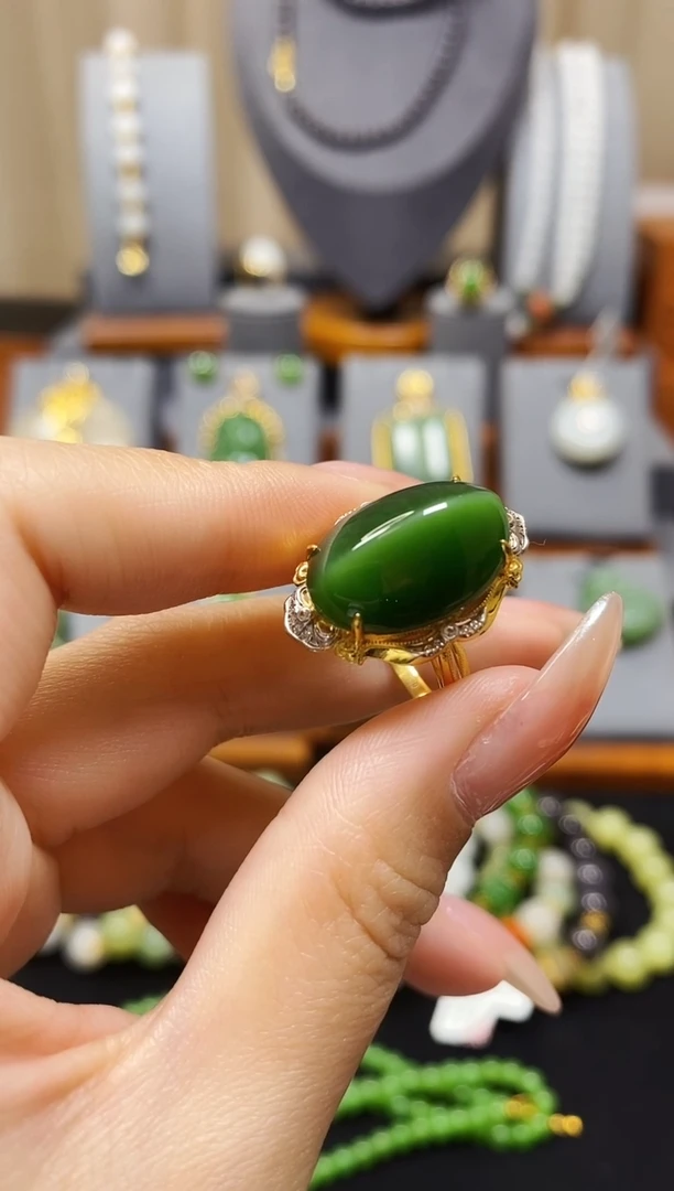 【闪购商品】和田玉碧玉绿猫戒指18K金镶嵌*