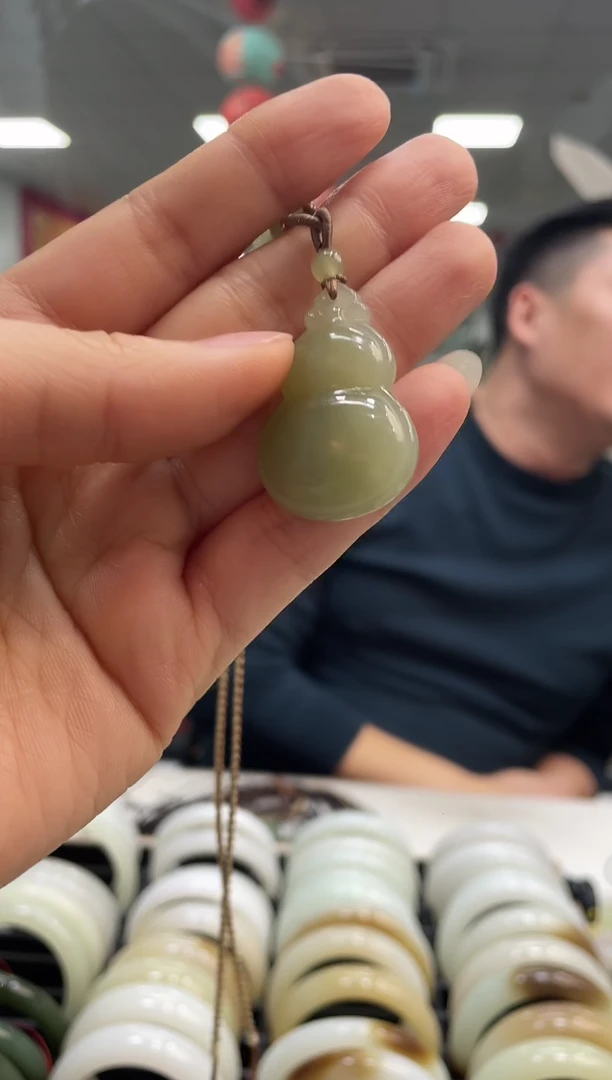 颈饰未镶嵌和田玉湖水冻宝相葫芦吊坠随机发一件