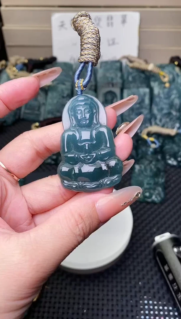 颈饰未镶嵌翡翠