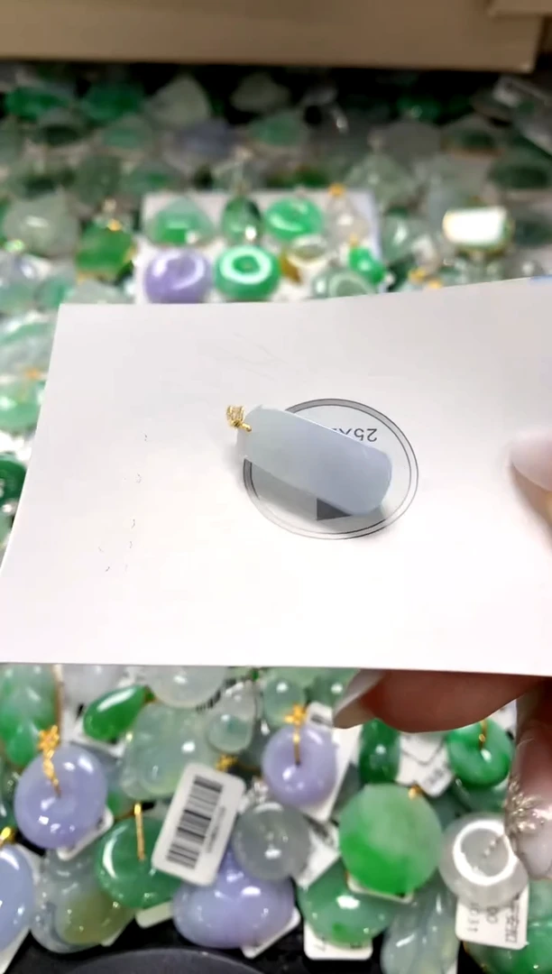 颈饰18K金镶嵌翡翠a货支持复检百元以上9元证书费自理