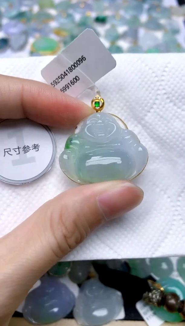 颈饰18K金镶嵌翡翠天然A货翡翠