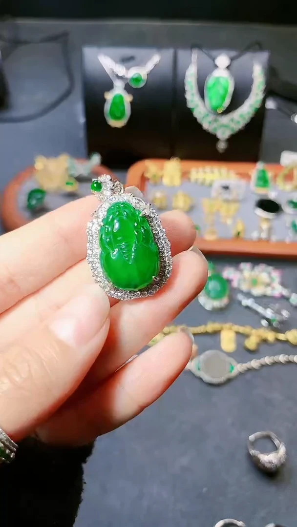 【闪购商品】翡翠吊坠(赠链)银S925镶嵌吊坠