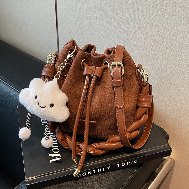 佐猫包包女款爆款2025新款秋冬复古水桶包手提包单肩包斜挎包女包