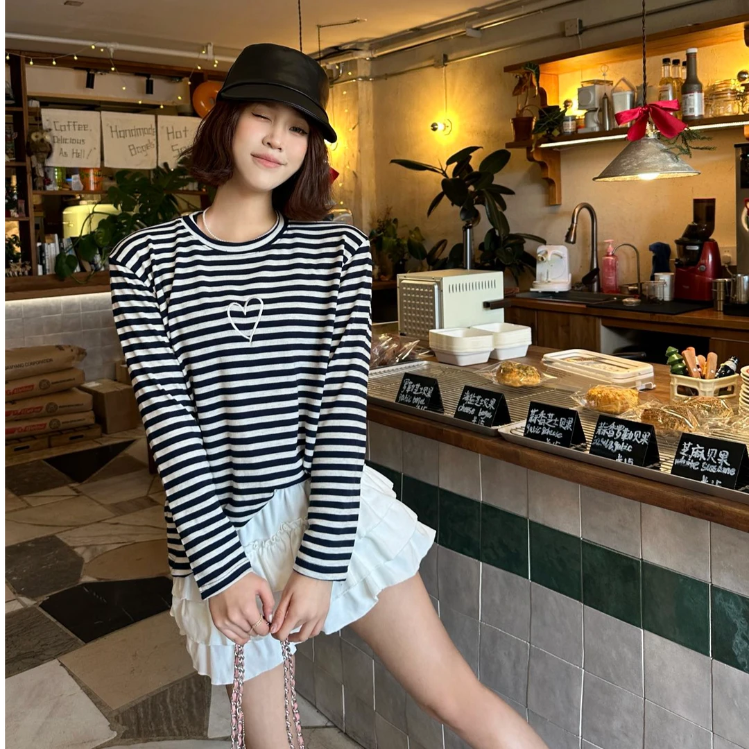 2025春季韩版宽松显瘦百搭条纹刺绣爱心打底衫
