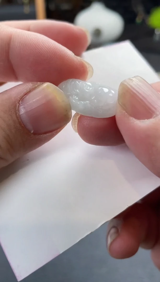 【闪购商品】翡翠颈饰未镶嵌有纹裂瑕疵包容