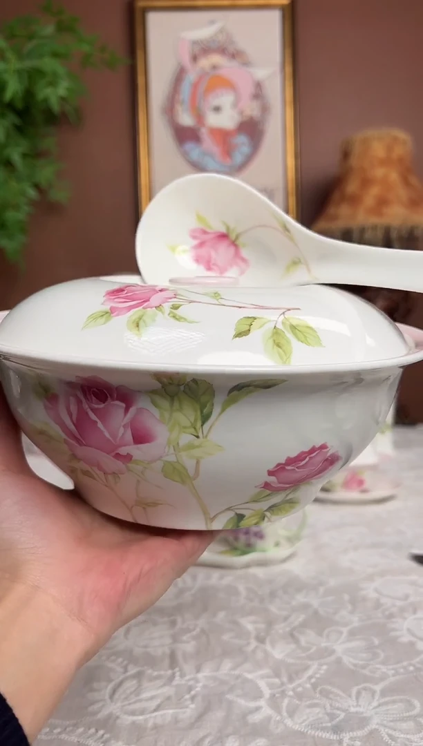 36%以上骨粉骨瓷玫瑰带盖大汤锅+勺（微瑕）