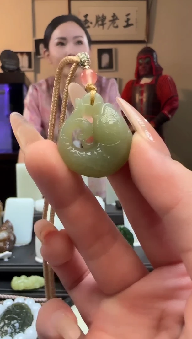 【闪购商品】和田玉晴水鱼未镶嵌吊坠