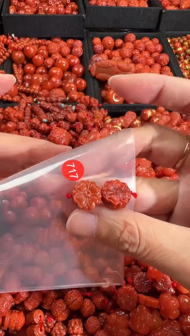 南红玛瑙未镶嵌颈饰1