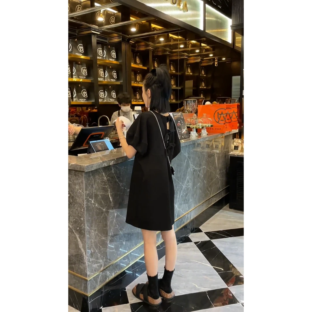 法式赫本风V领黑色连衣裙2025新款女夏款宽松显瘦时尚气质a字裙潮