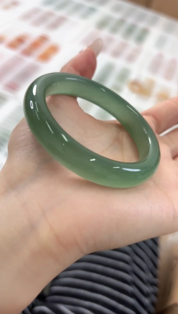 未镶嵌手镯石英质玉197-52D