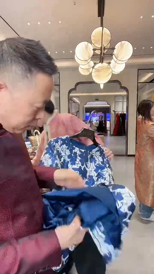 蓝底白花时尚定制款连衣裙 399 l码